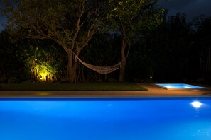 Outdoor pool, pool umbrellas, pool loungers - Exanthia Villas (Lefkada)