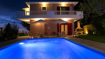 Outdoor pool, pool umbrellas, pool loungers