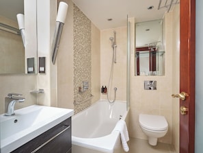 Bathtub, free toiletries, hair dryer, towels