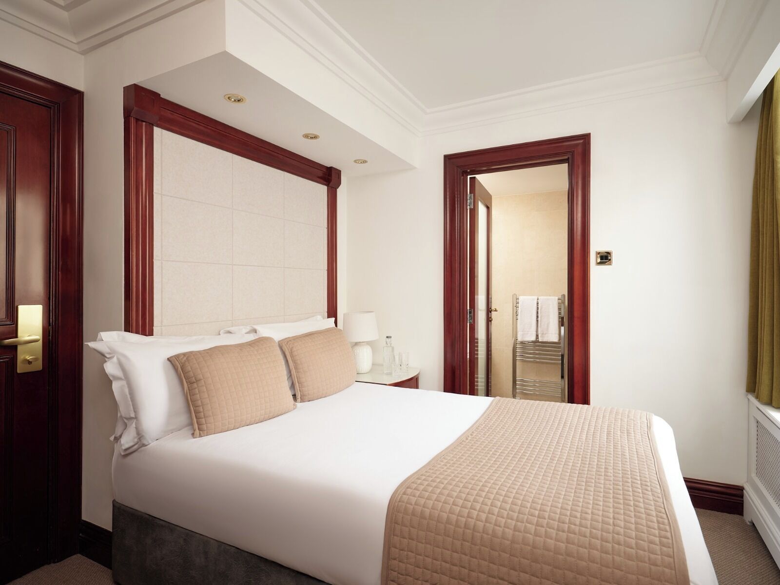 Small Double Room, 1 Large Twin Bed | Egyptian cotton sheets, memory foam beds, in-room safe, desk