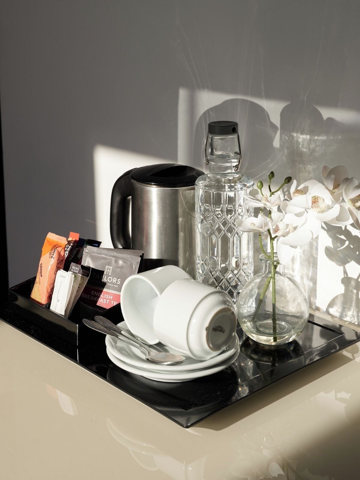 埃及棉床单、记忆海绵床垫、客房内保险箱、办公桌