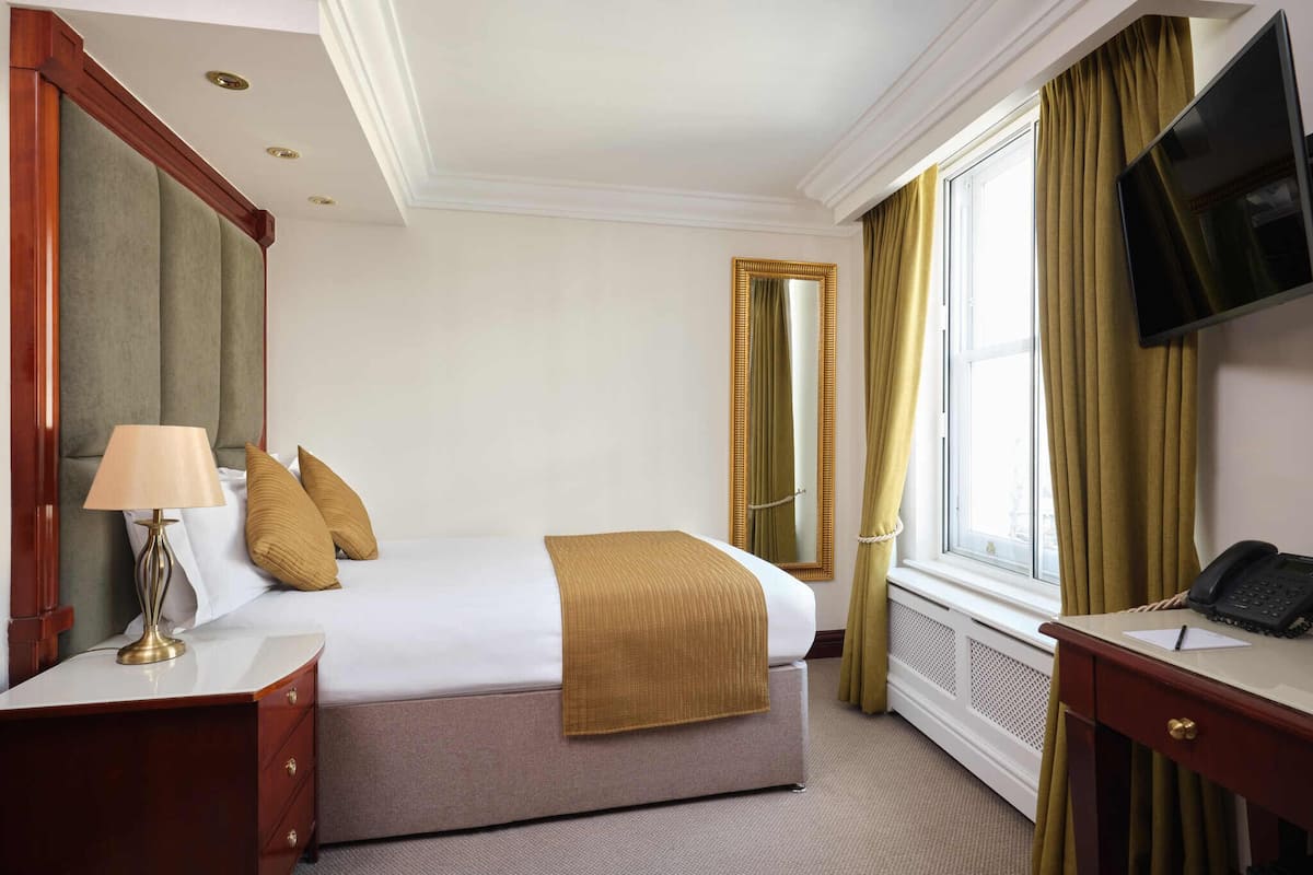 Small Double Room, 1 Large Twin Bed | Egyptian cotton sheets, memory foam beds, in-room safe, desk