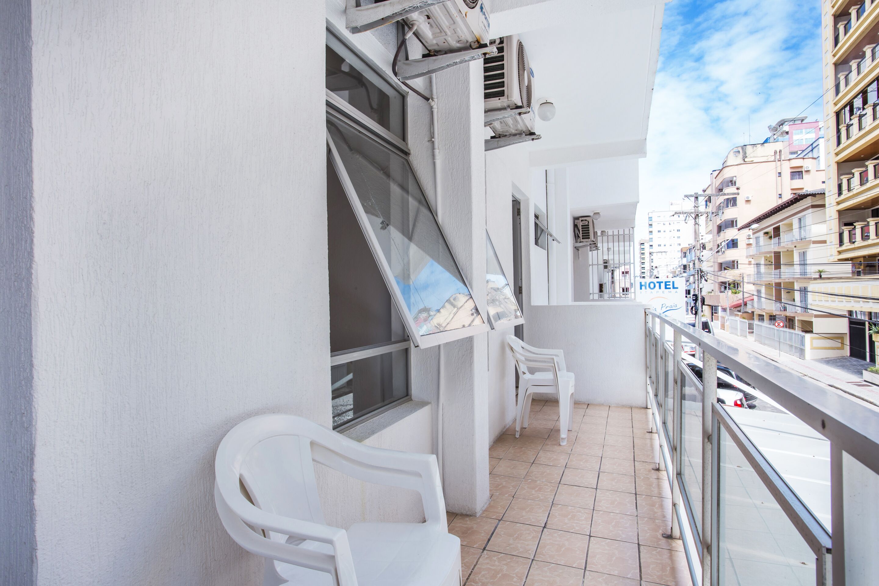 conjugated room | balcony