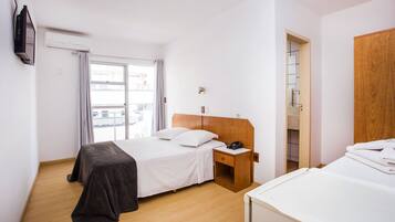 Quarto casal luxo | Frigobar, escrivaninha, cortinas blackout, berços grátis