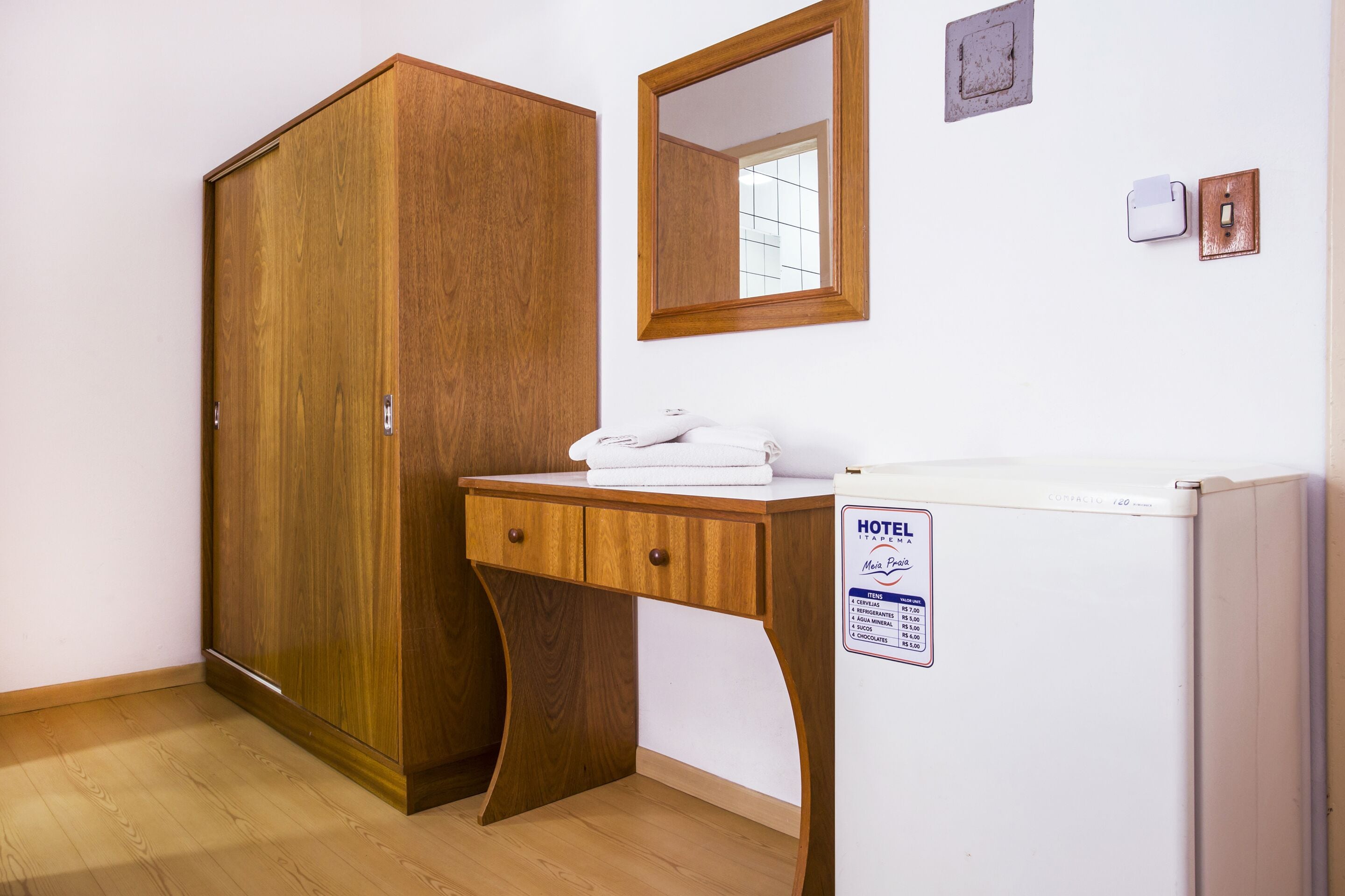 deluxe double room | 1 bedroom, minibar, desk, blackout curtains