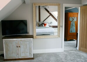 Premier tweepersoonskamer, 1 kingsize bed, bad (The Hayloft) | Een strijkplank/strijkijzer, gratis wifi