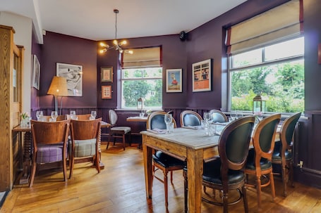 Breakfast, lunch and dinner served . The Manor House at Quorn