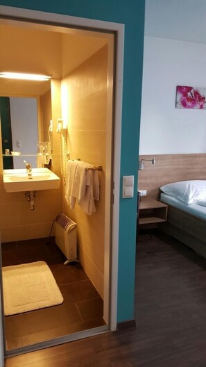 Dusche, kostenlose Toilettenartikel