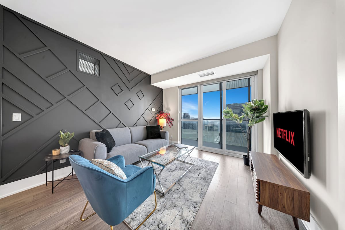 Comfort Condo, 2 Bedrooms, Kitchen, City View | Living area