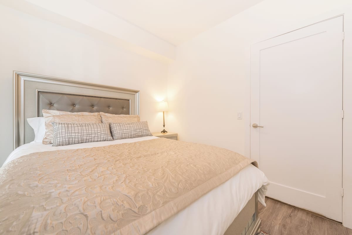 1 bedroom, individually furnished, iron/ironing board, free WiFi