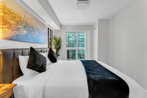 City Apartment, 1 Bedroom | 1 bedroom, individually furnished, iron/ironing board, free WiFi - Grand Royal Condos - CN Tower (Toronto)
