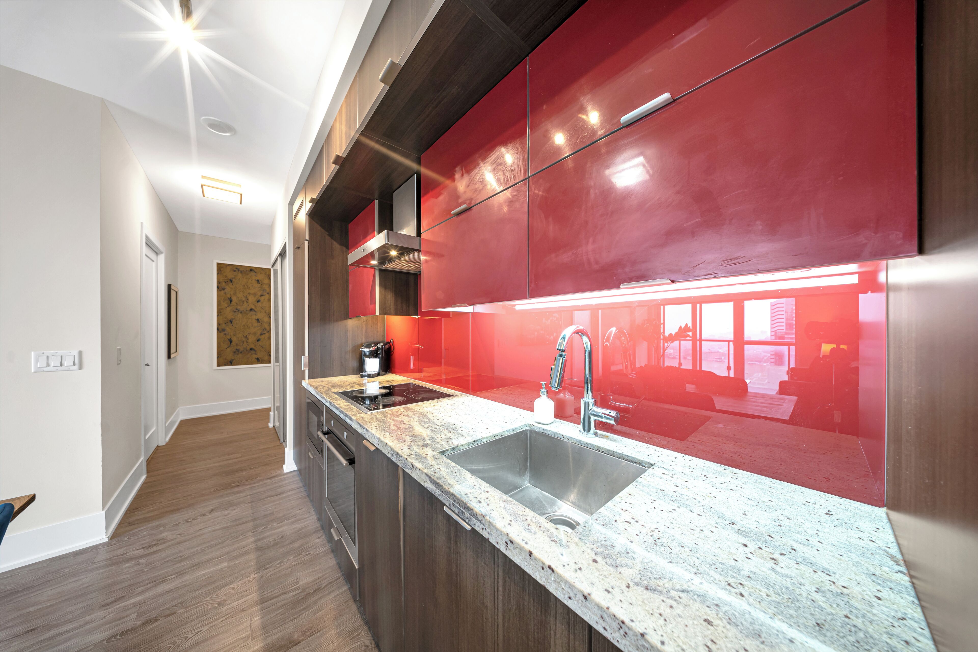 full-sized fridge, microwave, oven, stovetop