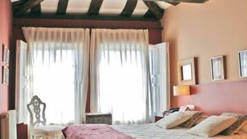 Habitació doble estàndard | Minibar, caixa forta a l'habitació i escriptori