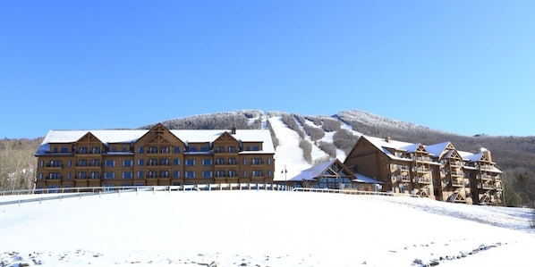 Front of property - Burke Mountain Hotel & Conference Center (East Burke)