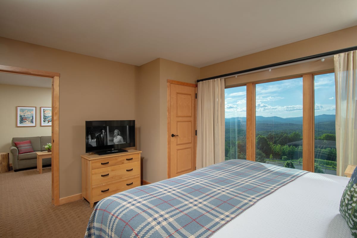 One Bedroom Suite (pet friendly available upon advance request)