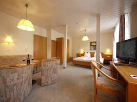 Quarto | Escrivaninha, quartos à prova de som, berços grátis, Wi-Fi de cortesia