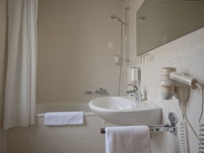 Free toiletries, hair dryer, towels - Aparthotel Pinger (Remagen)