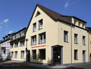 Front of property - Aparthotel Pinger (Remagen)
