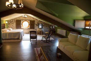 特级套房, 2 间卧室, 按摩浴缸, 山景 | 迷你吧、客房内保险箱、特色装修、特色家居