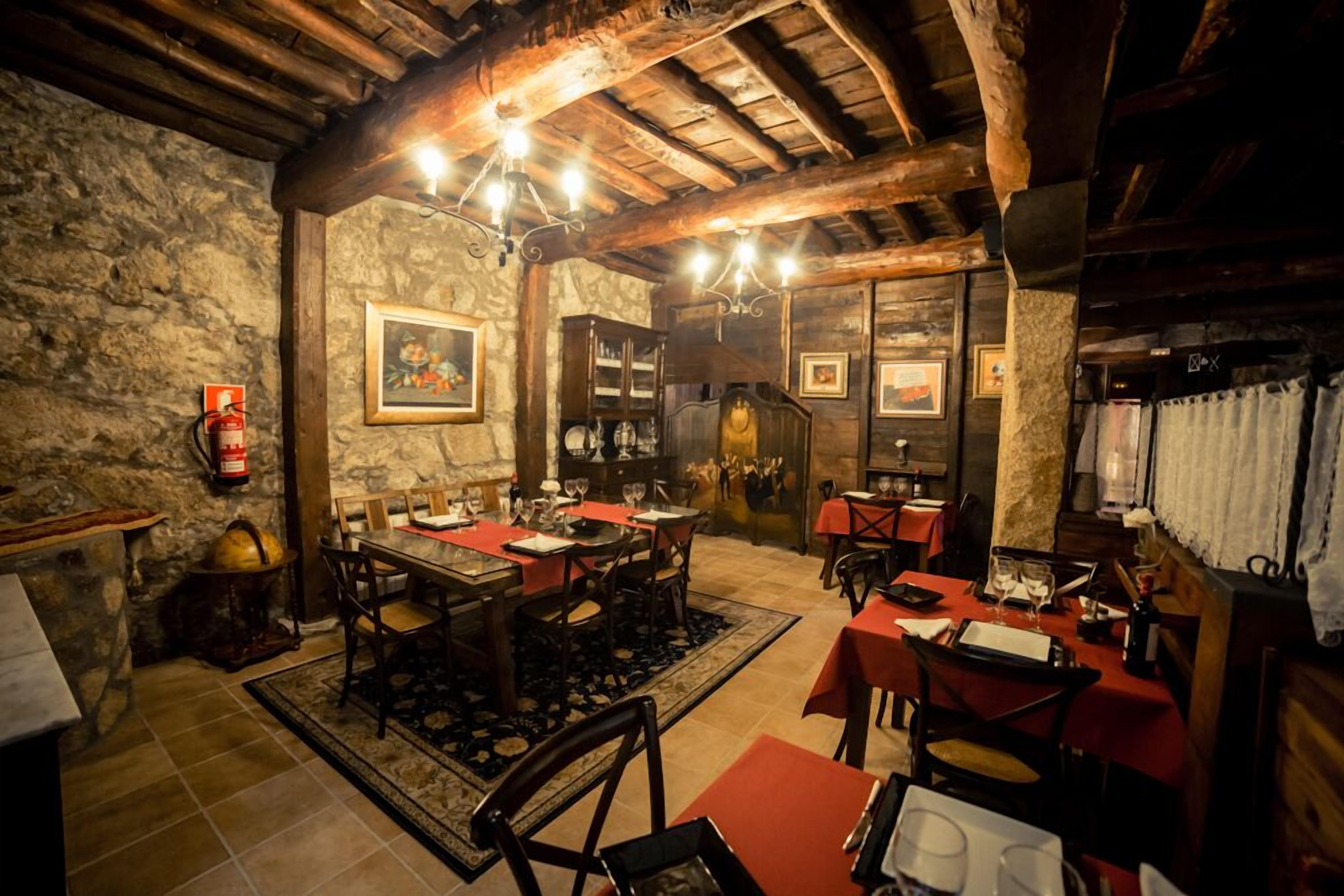 Breakfast and dinner served