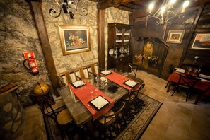 Café da manhã e jantar