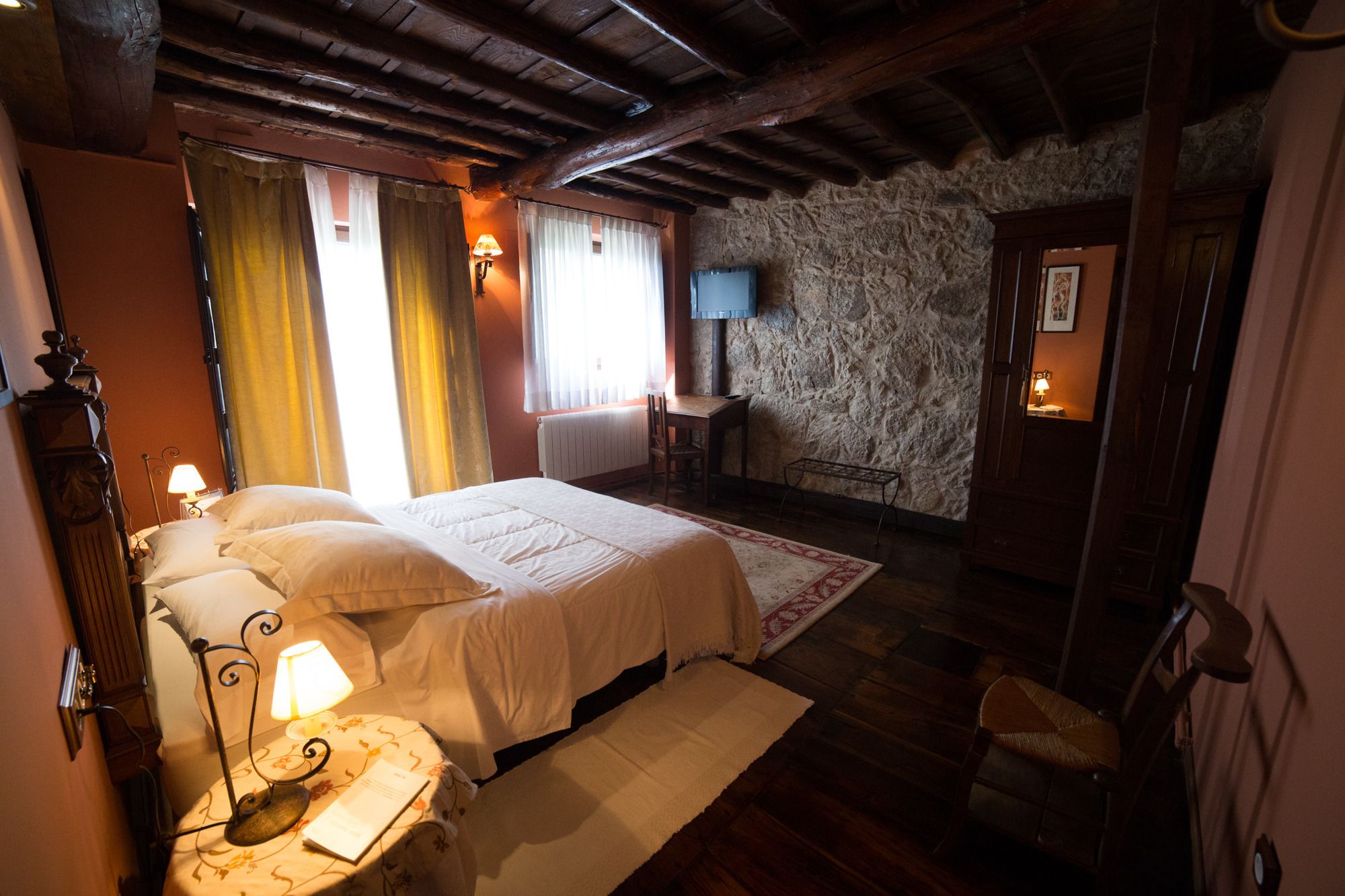 Comfort Double Room, Private Bathroom | Minibar, in-room safe, individually decorated, individually furnished