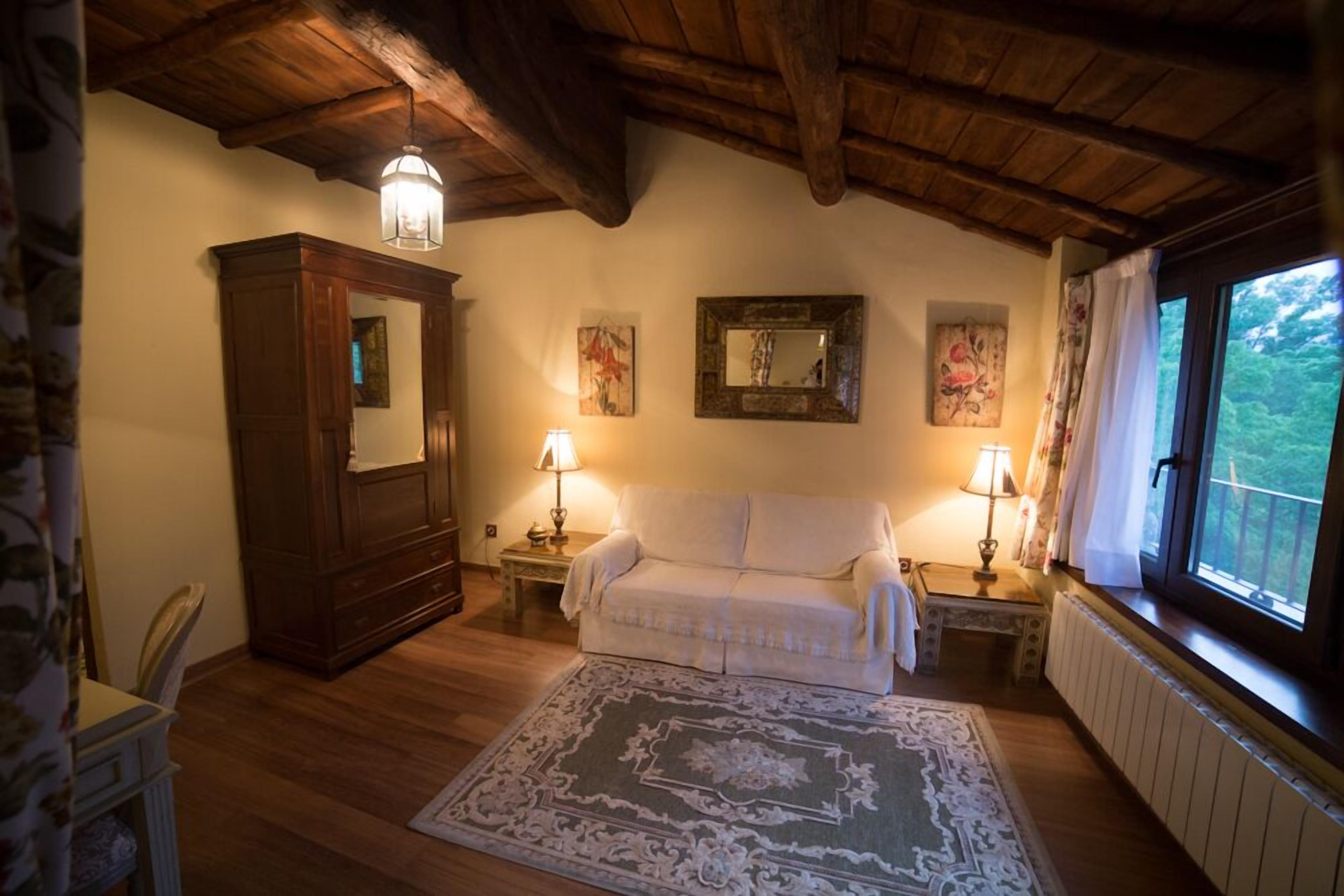 family double room, hot tub | minibar, in-room safe, individually decorated, individually furnished