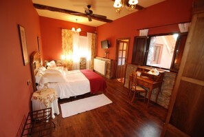 Frigobar, cofres nos quartos, individualmente decorados