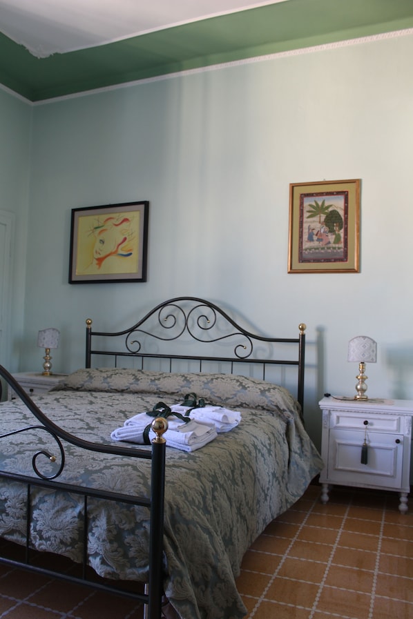 Bettwäsche aus ägyptischer Baumwolle, Daunenbettdecken, Schreibtisch