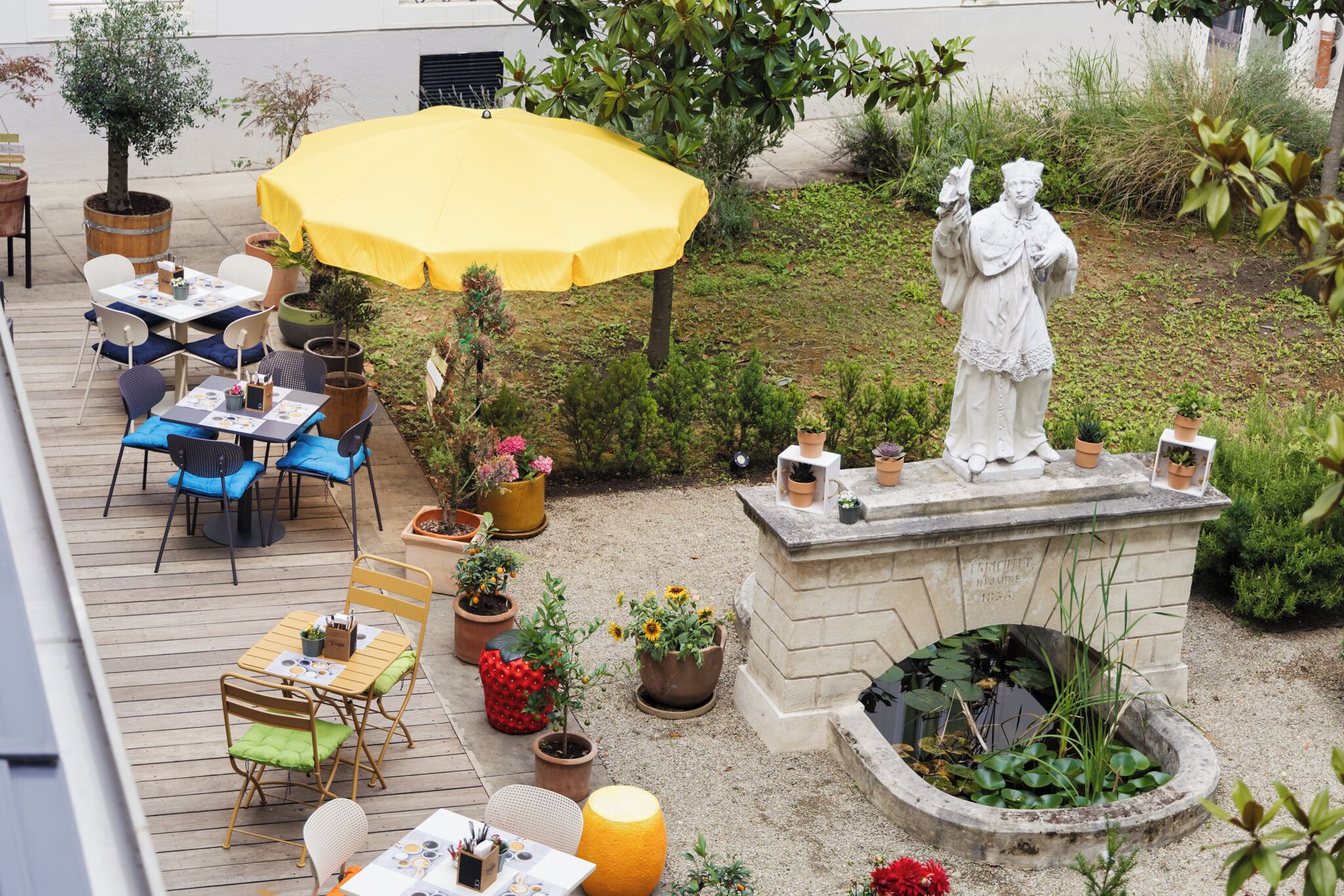 daily buffet breakfast (eur 17 per person)