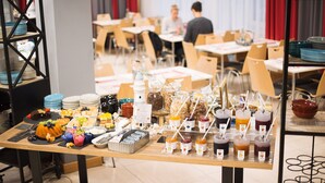 Daily buffet breakfast for a fee - myNext - Westbahnhof Hostel One (Vienna)