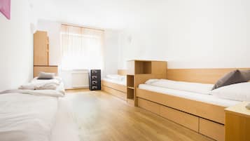 Premium bedding, in-room safe, iron/ironing board, free WiFi