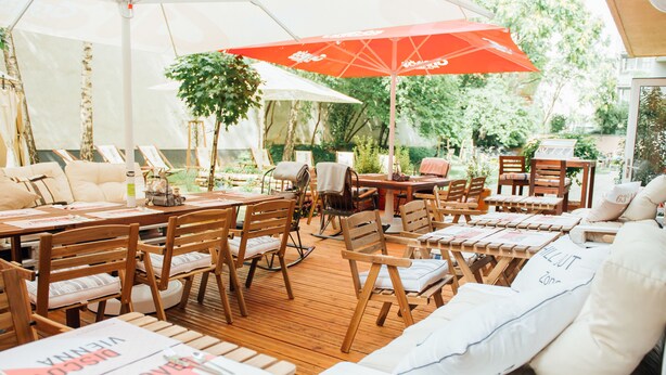 Outdoor dining - myNext - Westbahnhof Hostel One (Vienna)