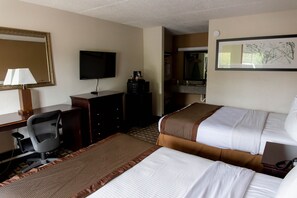Desk, iron/ironing board, free WiFi, bed sheets