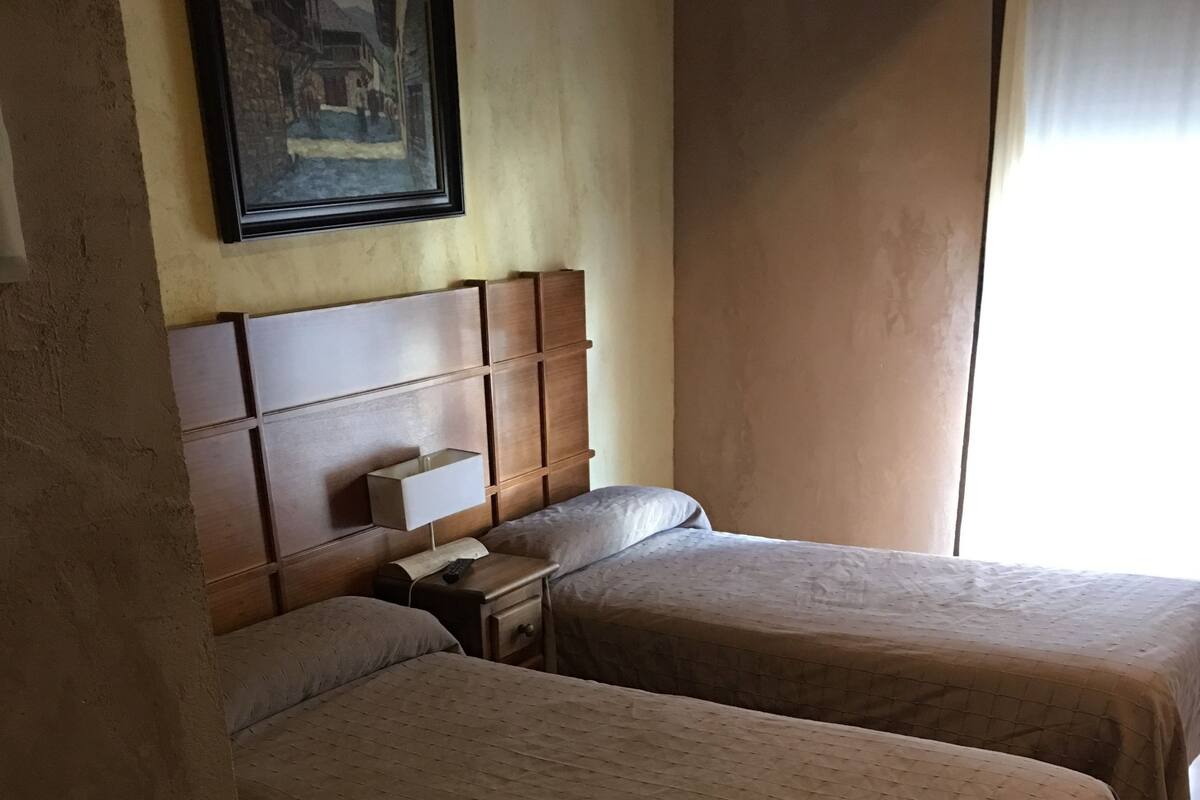 Classic Twin Room, 2 Single Beds | Blackout curtains, free cots/infant beds, rollaway beds, free WiFi