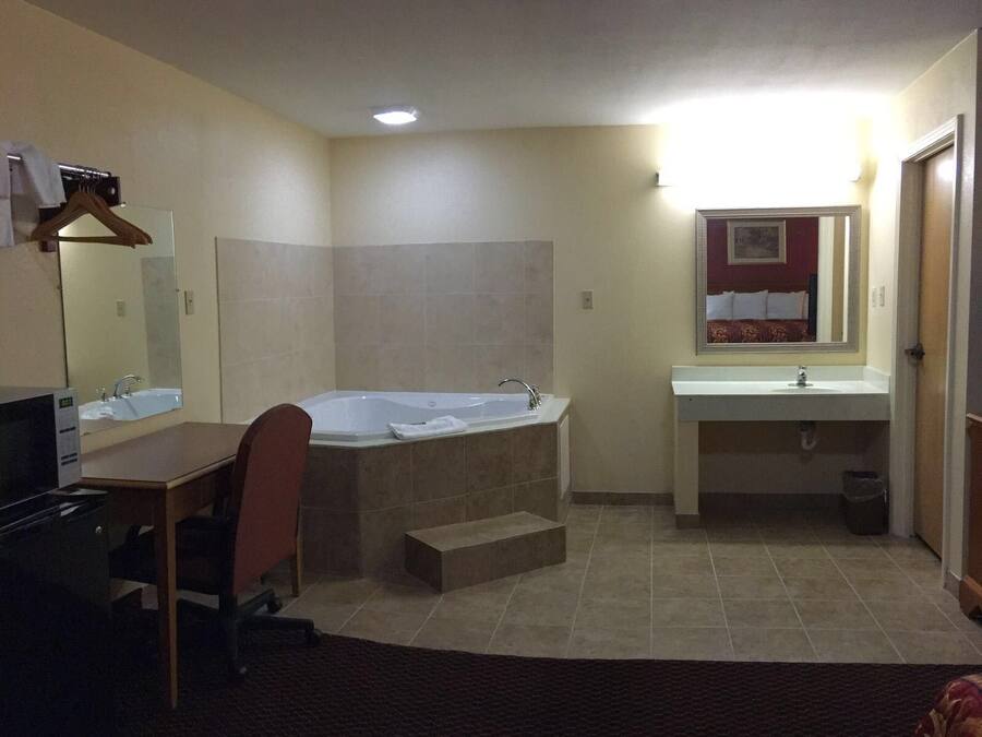 Jetted tub