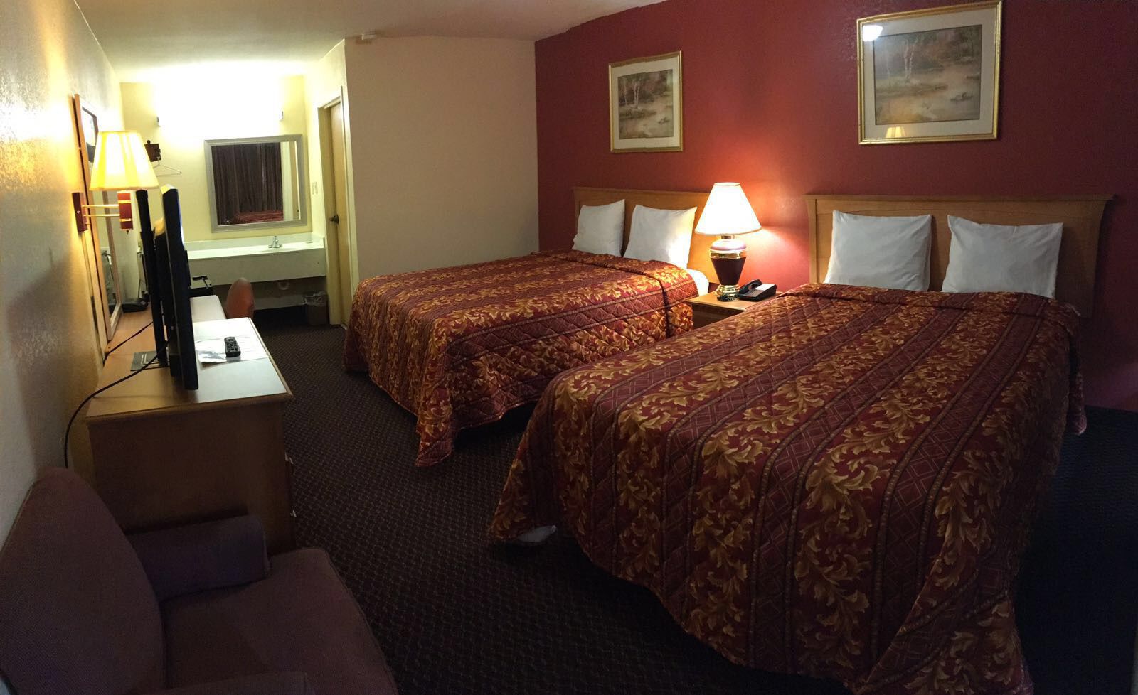 مكتب وواي فاي مجانًا وملاءات أسرّة