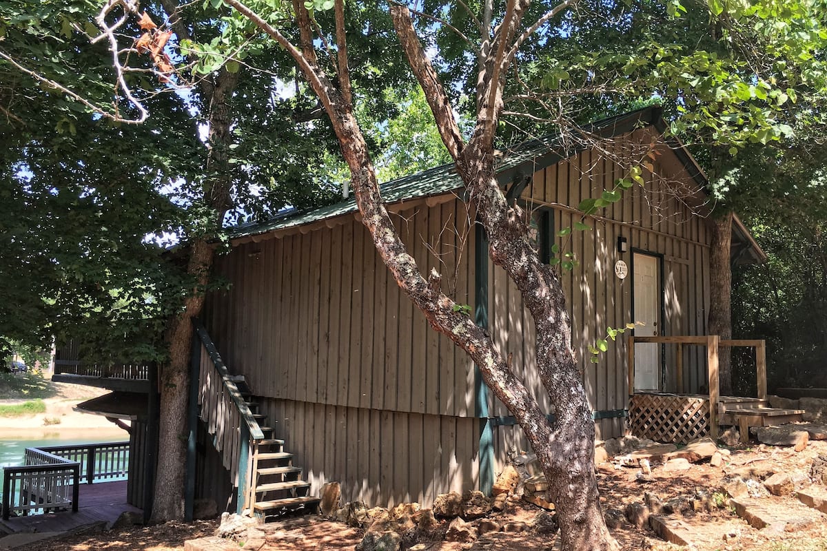 Cabin 1 (3 Queen Beds) | Free WiFi