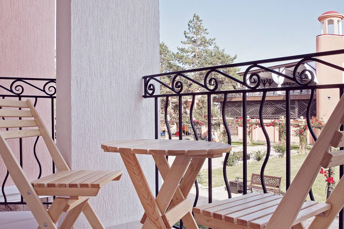 Bureau, chambres insonorisées, Wi-Fi gratuit