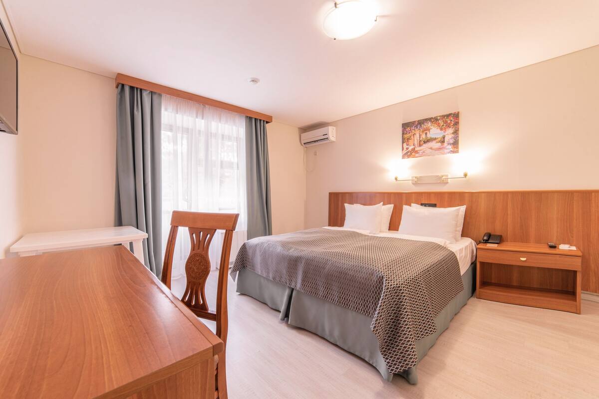 Bureau, chambres insonorisées, Wi-Fi gratuit