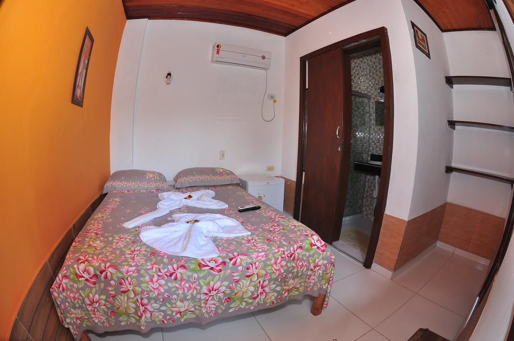 Quarto casal standard | Frigobar, ferros/tábuas de passar roupa, Wi-Fi de cortesia