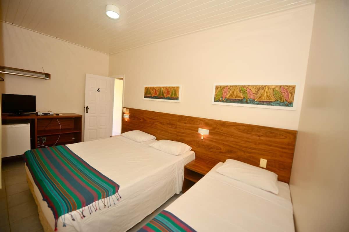 Habitación triple estándar | Minibar, cortinas opacas, wifi gratis
