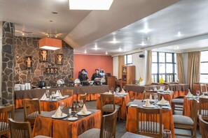 Breakfast, lunch, dinner served; local and international cuisine 