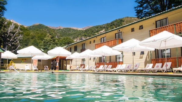 2 outdoor pools - Hotel Nevados de Chillán (Pinto)