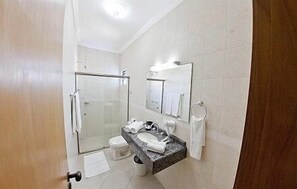 Bathroom - Bombinhas Praia Apart Hotel - Unidade Bem Te Vi (Bombinhas)