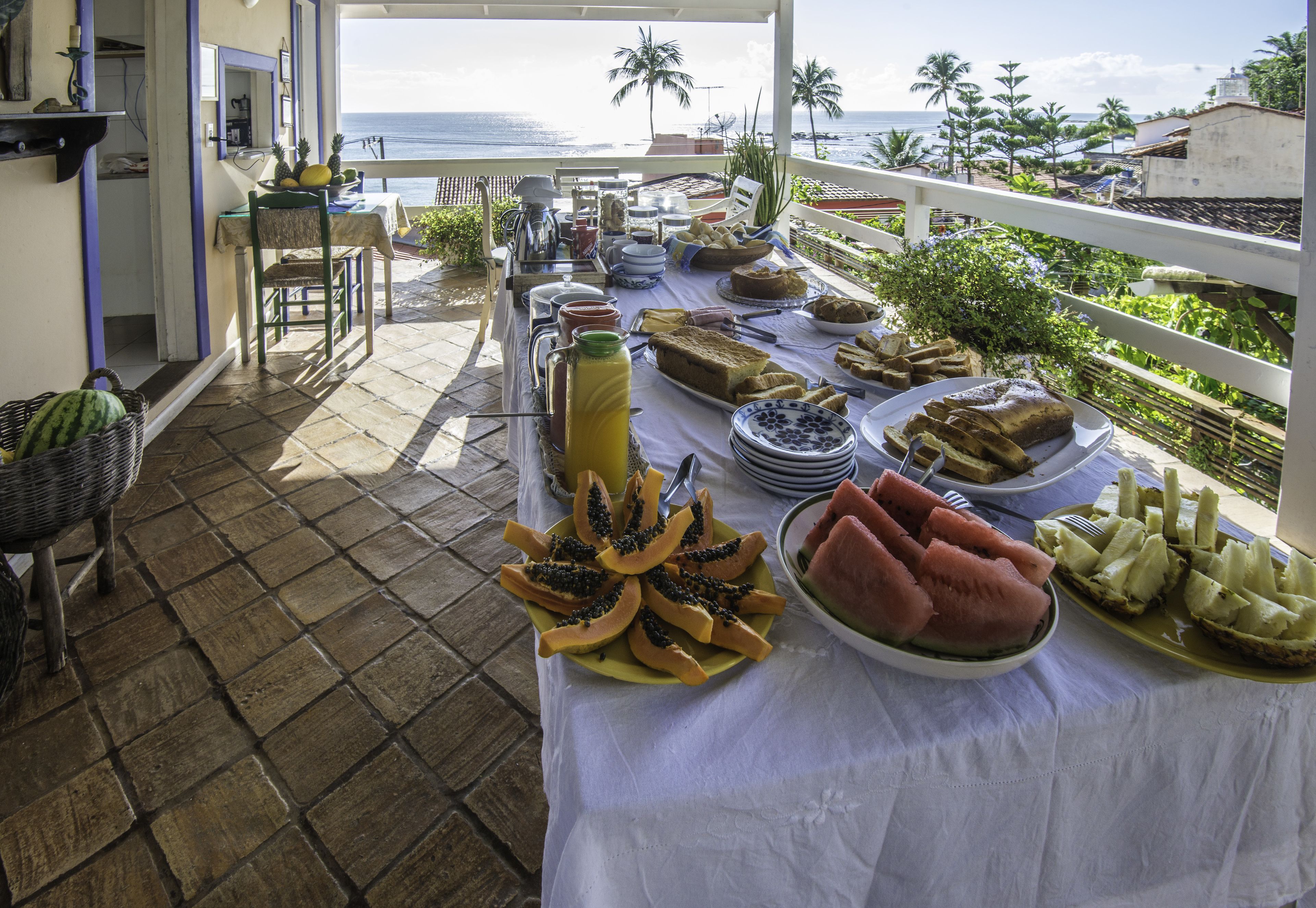 Café da manhã com buffet grátis todos os dias