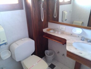 Bathroom - Hotel Edelweiss (Villa General Belgrano)
