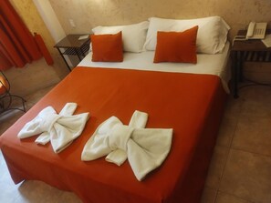 Desk, free cribs/infant beds, free WiFi, bed sheets - Hotel Samka (Salta)