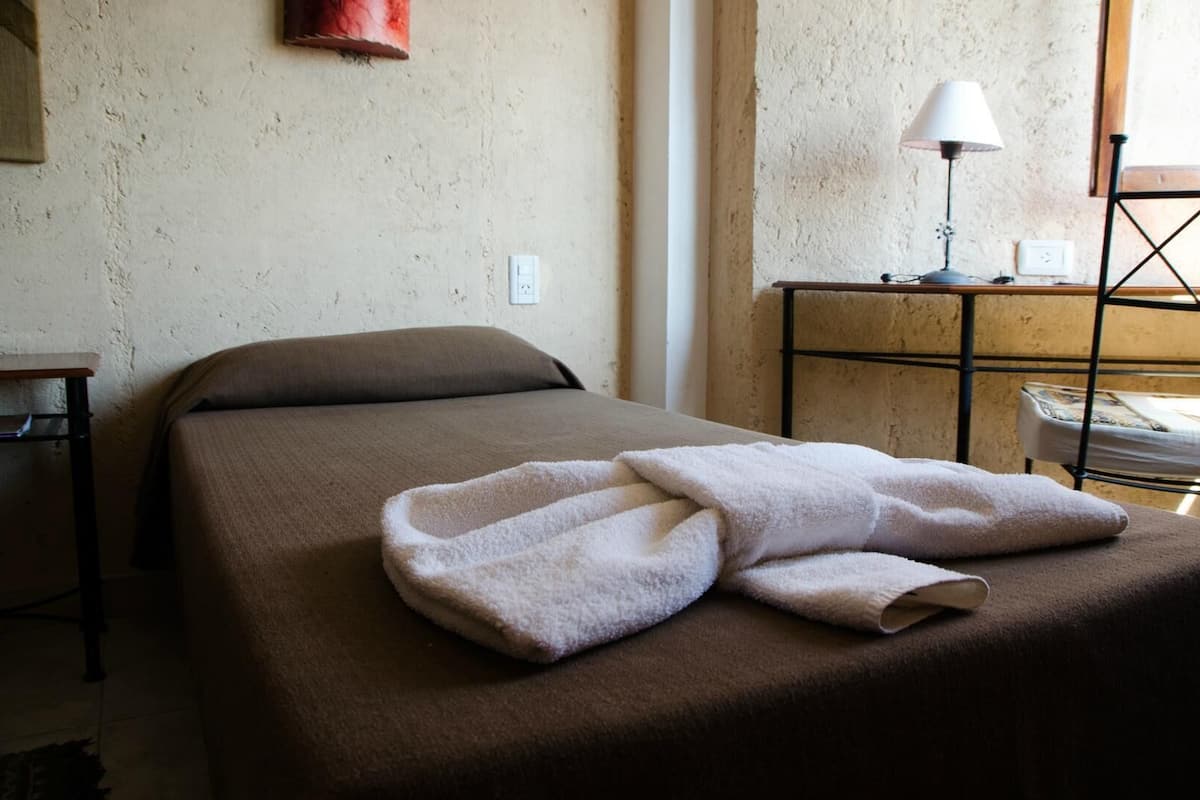 Desk, cribs (free), WiFi (free), bed sheets