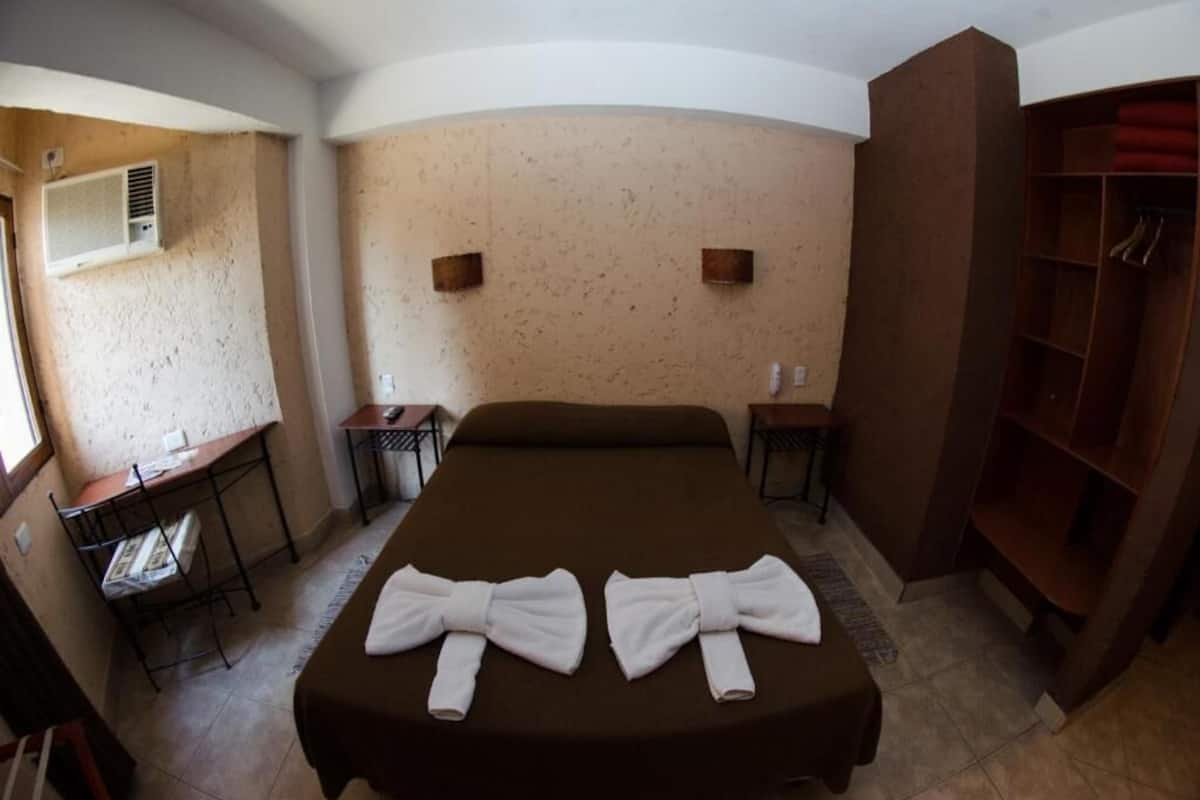 Desk, cribs (free), WiFi (free), bed sheets